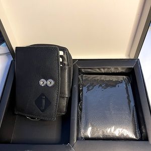 New in box Junoon leather wallet set